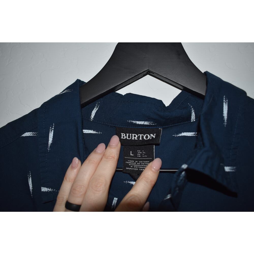 Burton Short Sleeve Button Down Navy Blue Printed Shirt Sz L - Picture 3 of 5
